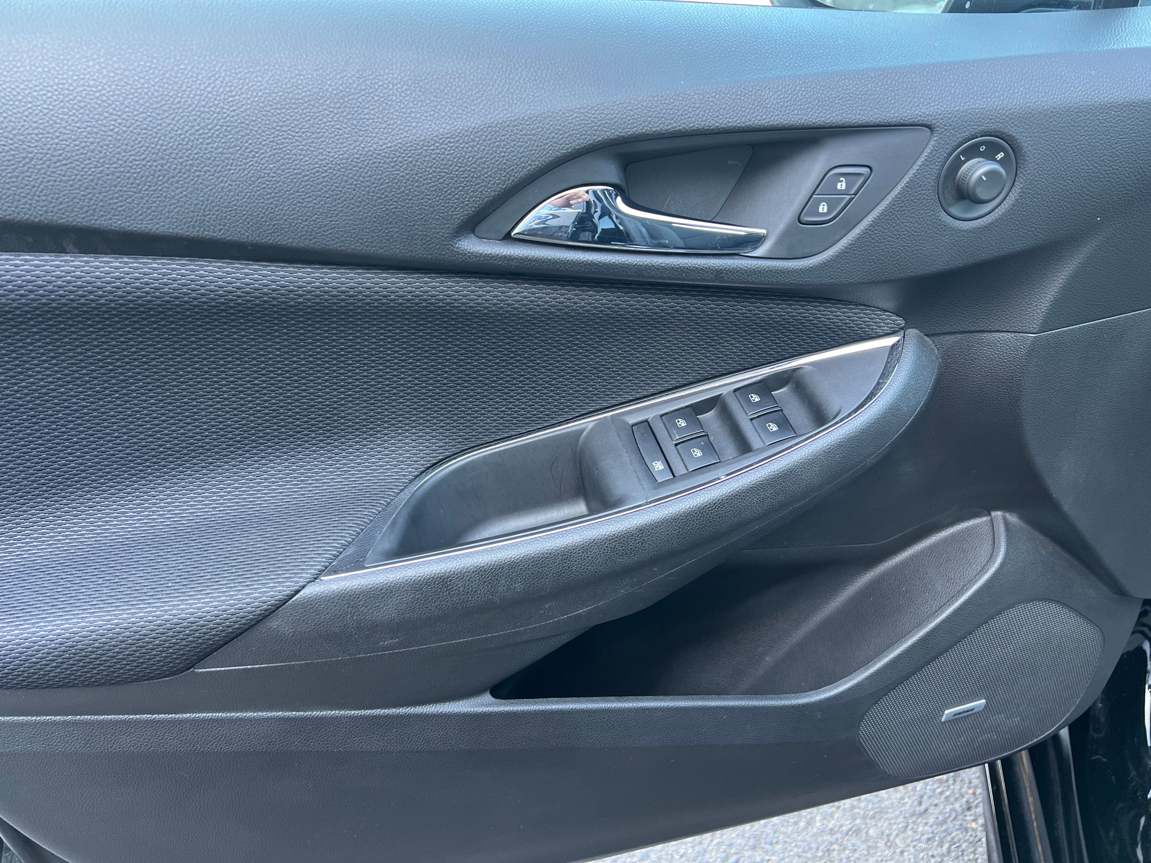 Vehicle image 18 of 25