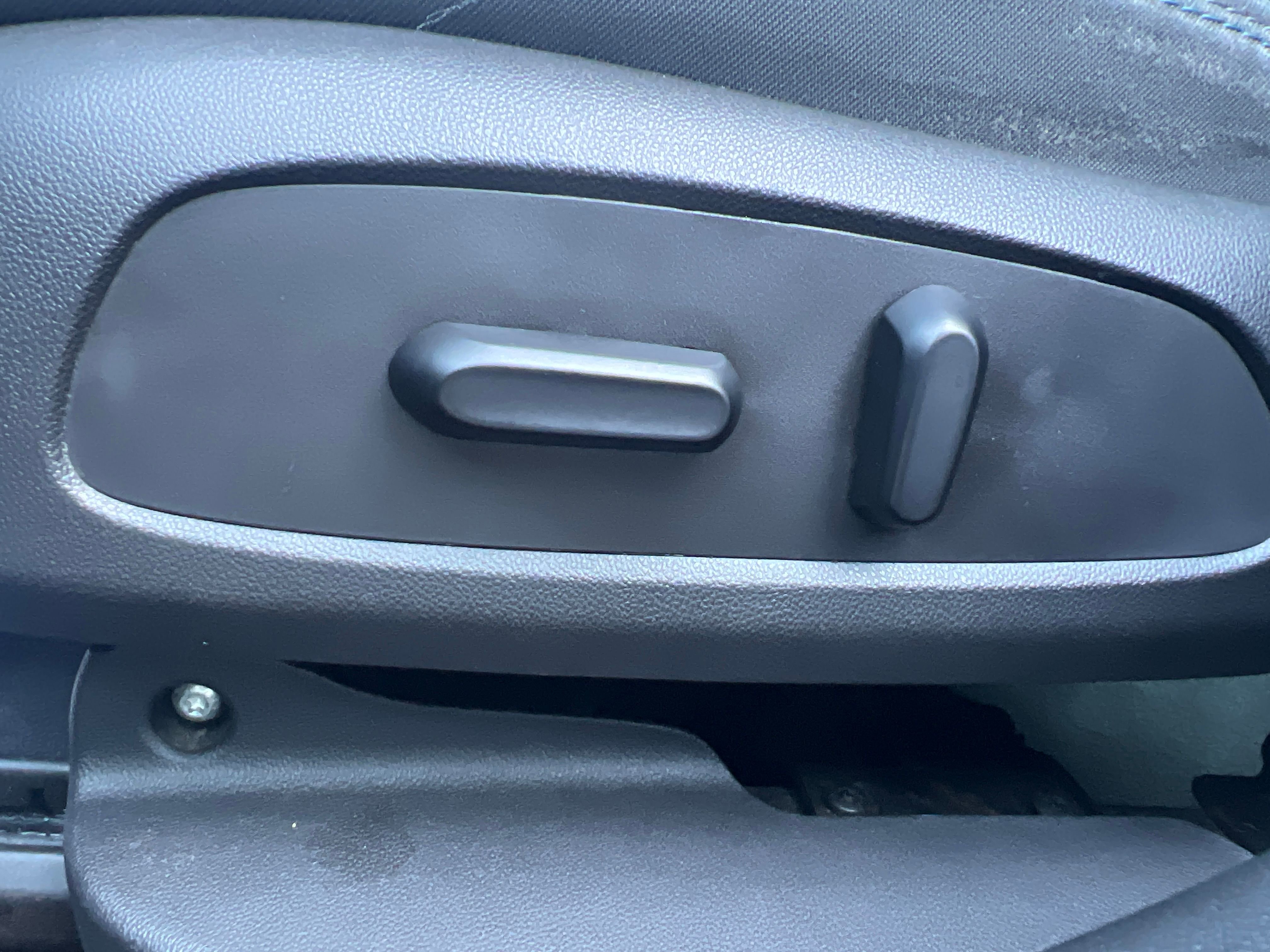 Vehicle image 19 of 25