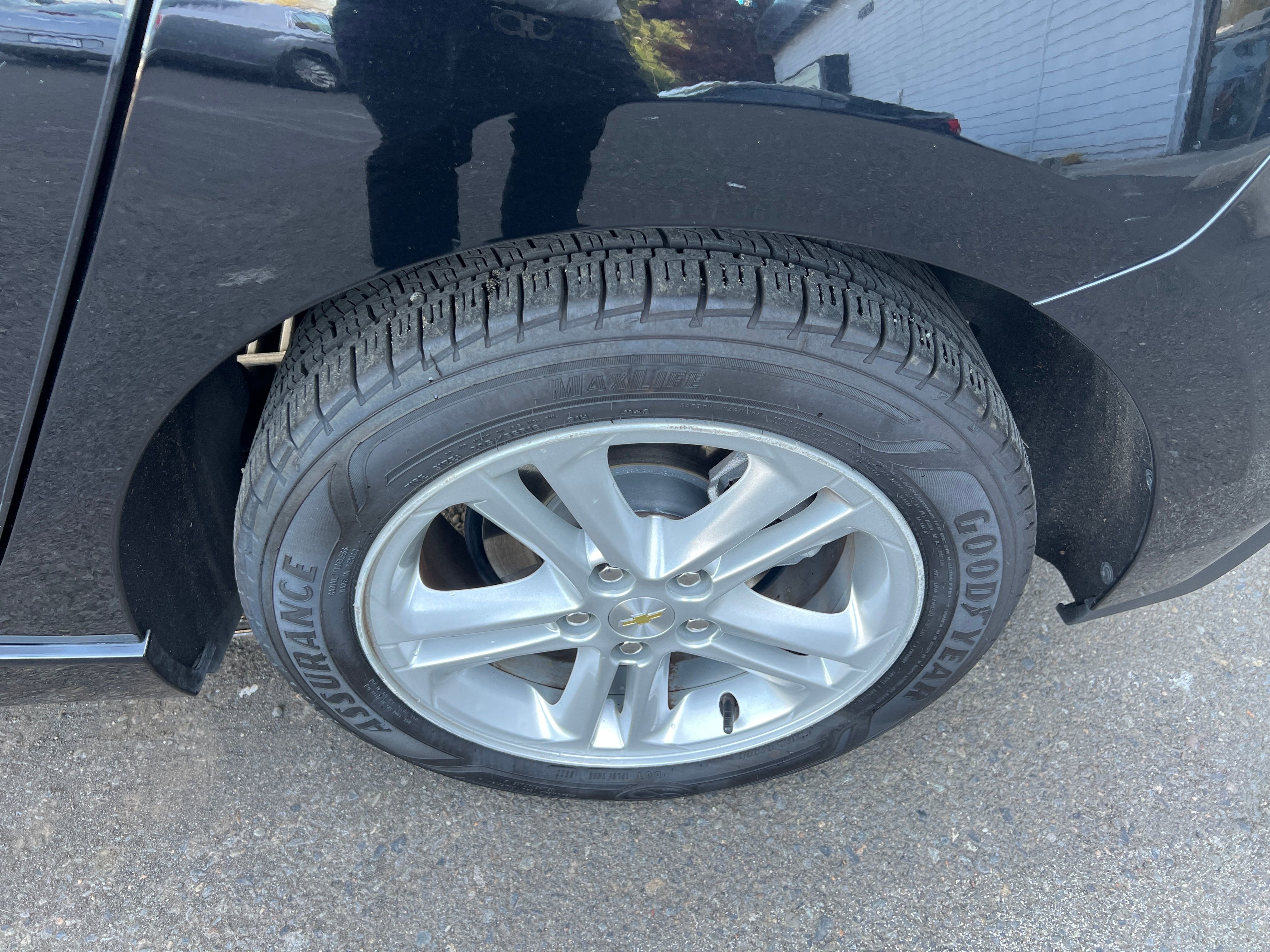 Vehicle image 23 of 25
