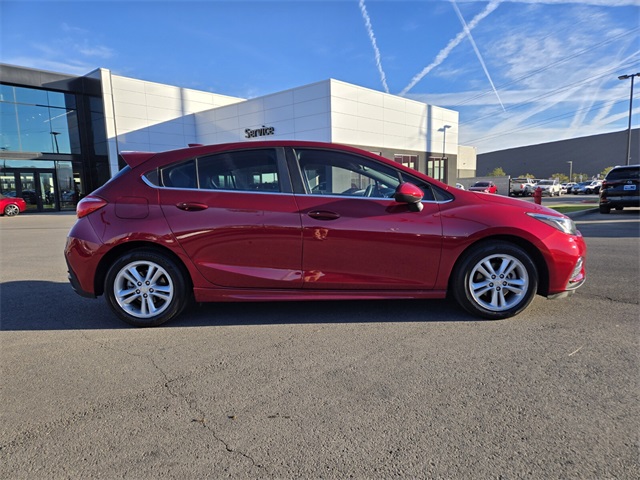 2017 Chevrolet Cruze LT Image 4 of 23