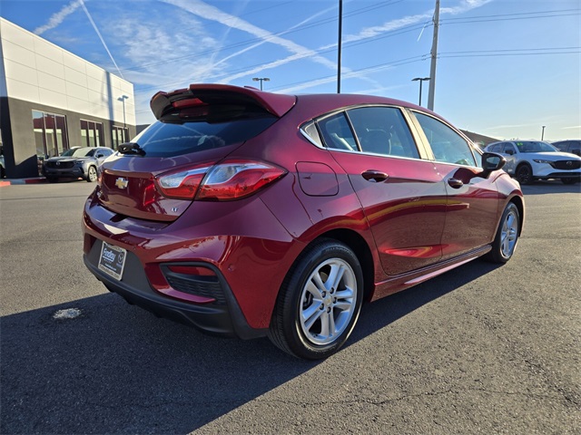 2017 Chevrolet Cruze LT Image 5 of 23