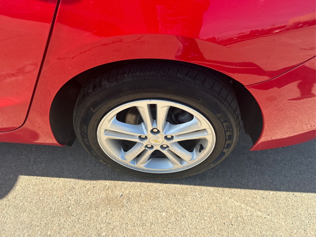 2017 Chevrolet Cruze LT Image 11 of 30