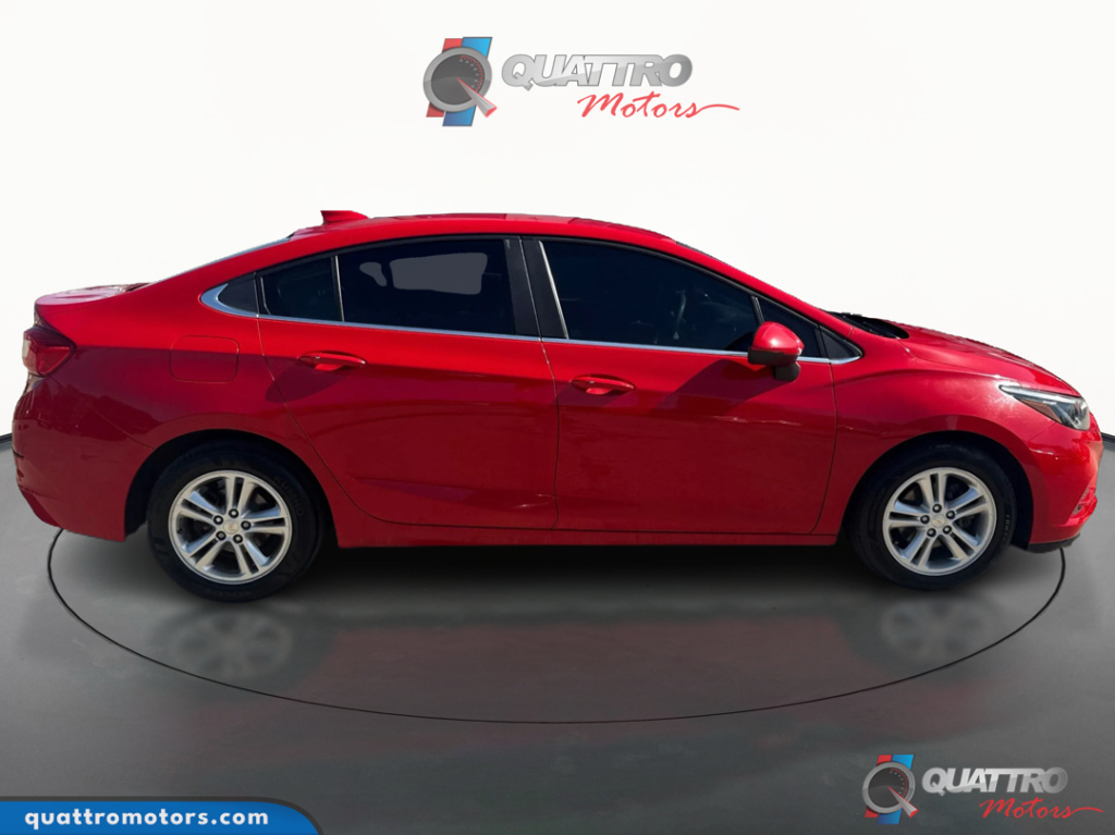 2017 Chevrolet Cruze LT Image 4 of 30