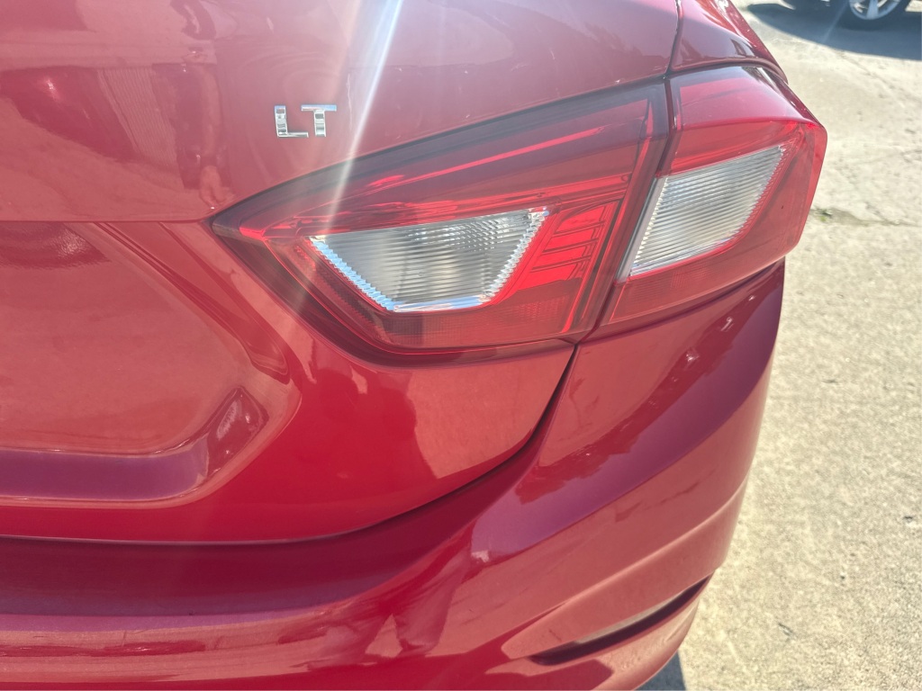 2017 Chevrolet Cruze LT Image 28 of 30