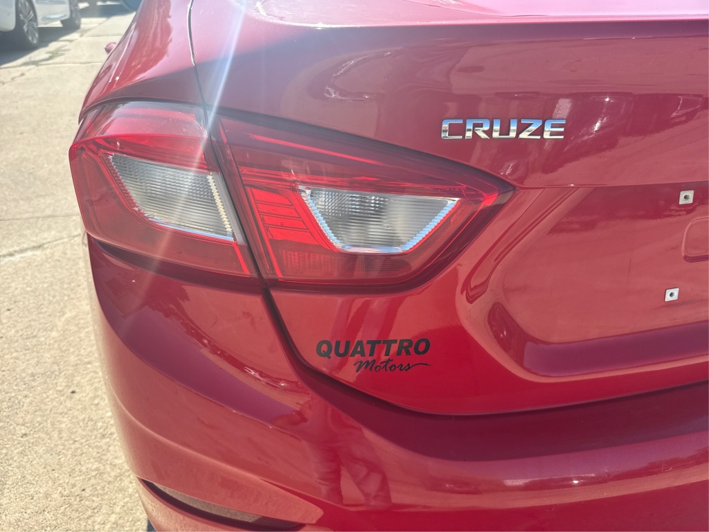 2017 Chevrolet Cruze LT Image 20 of 30