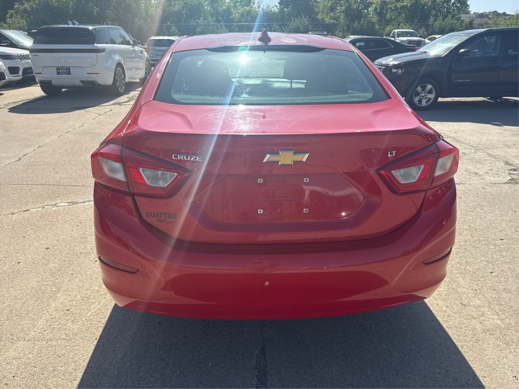 2017 Chevrolet Cruze LT Image 6 of 30