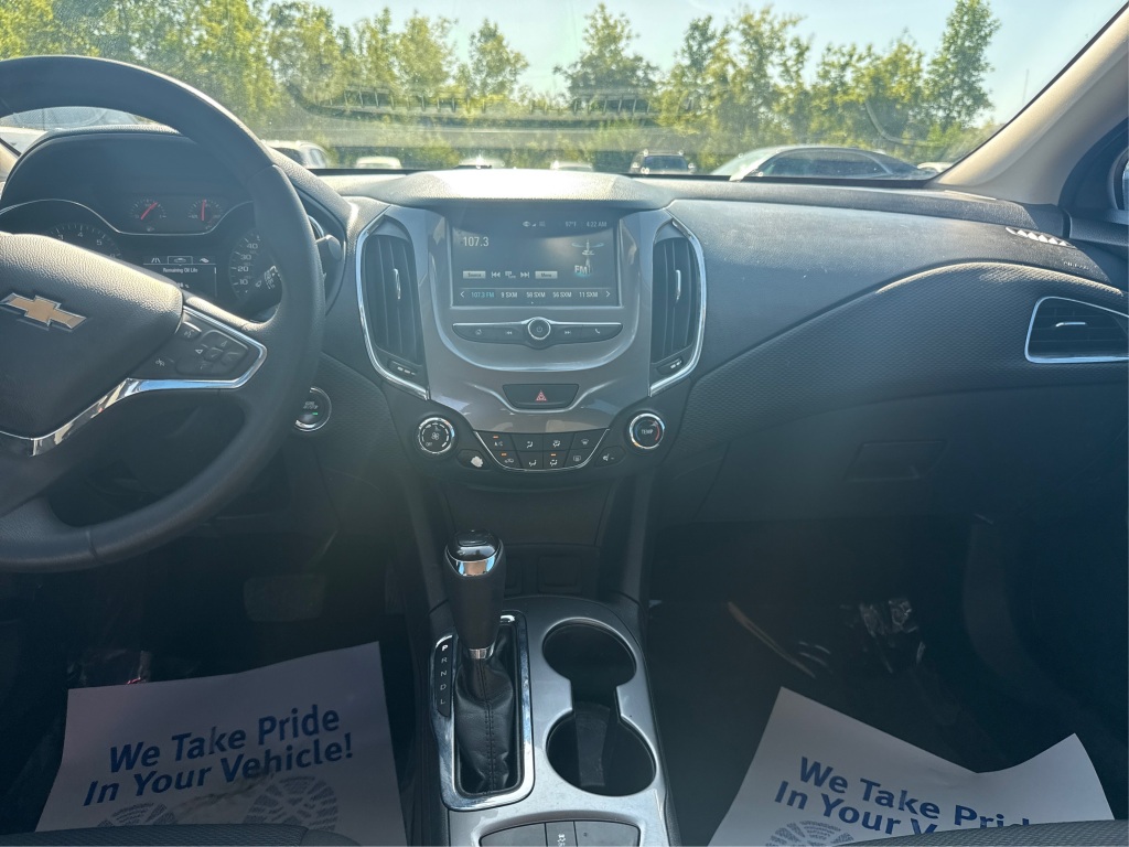 2017 Chevrolet Cruze LT Image 17 of 30