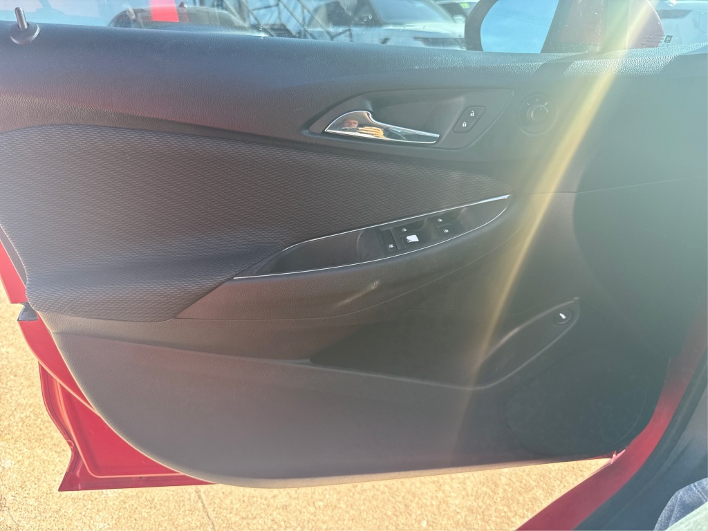 2017 Chevrolet Cruze LT Image 22 of 30