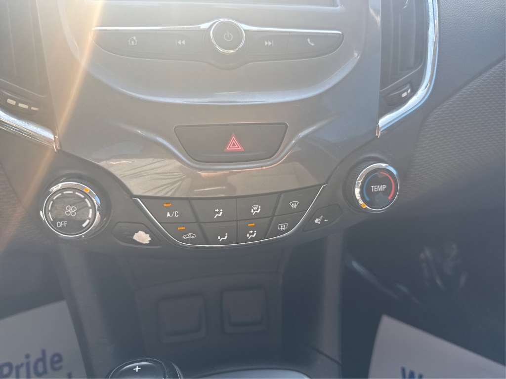 2017 Chevrolet Cruze LT Image 24 of 30