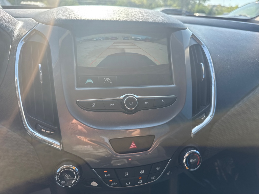 2017 Chevrolet Cruze LT Image 21 of 30