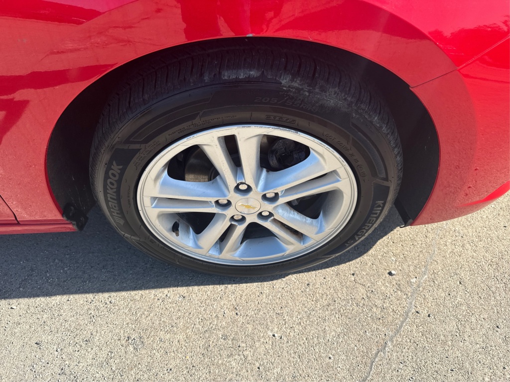 2017 Chevrolet Cruze LT Image 9 of 30