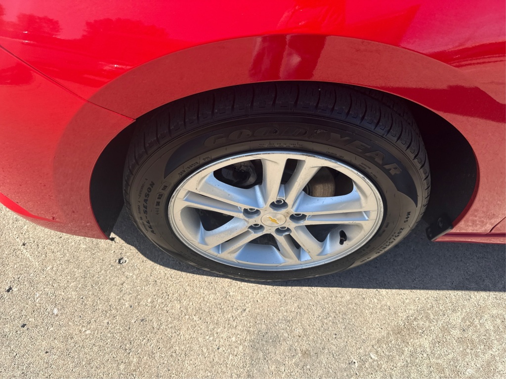2017 Chevrolet Cruze LT Image 12 of 30