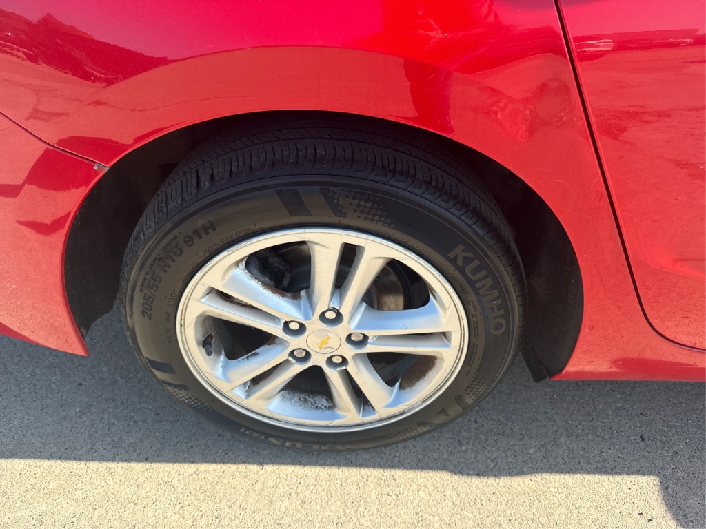2017 Chevrolet Cruze LT Image 10 of 30