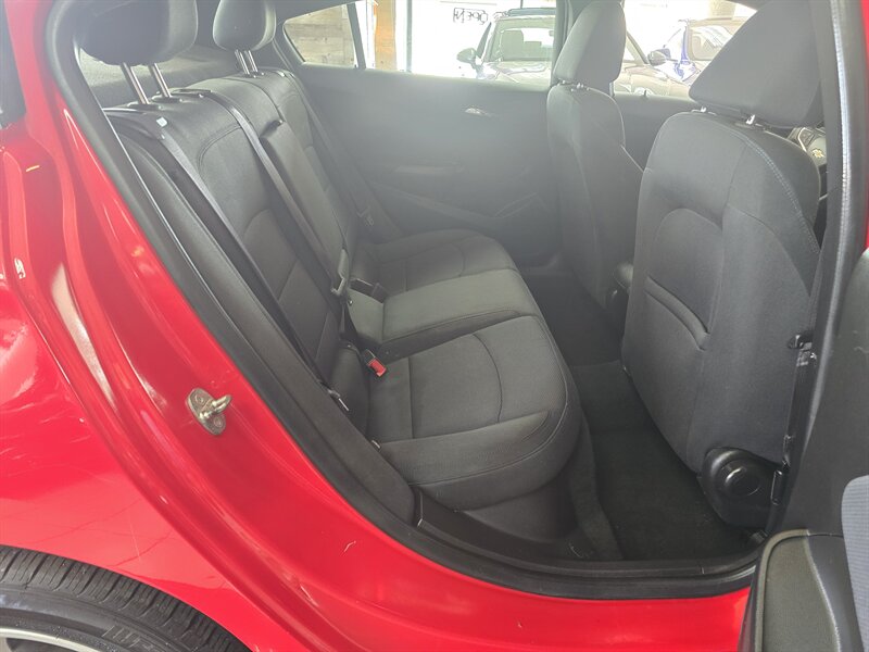 2017 Chevrolet Cruze LT Image 9 of 23