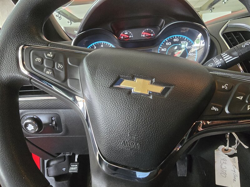 2017 Chevrolet Cruze LT Image 20 of 23