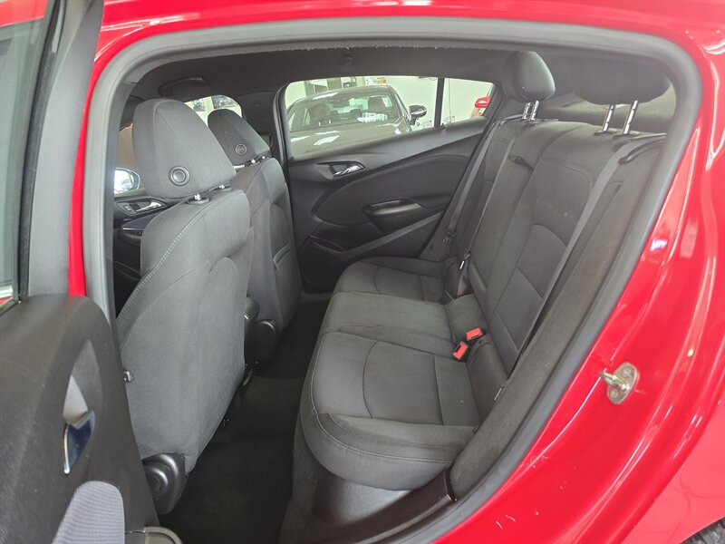 2017 Chevrolet Cruze LT Image 10 of 23