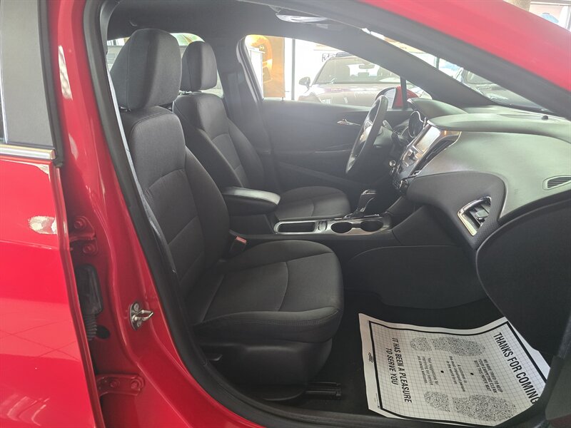 2017 Chevrolet Cruze LT Image 7 of 23