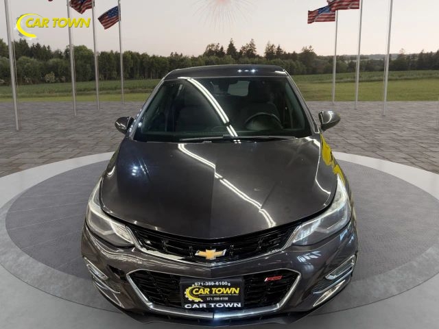 2017 Chevrolet Cruze LT Image 2 of 14