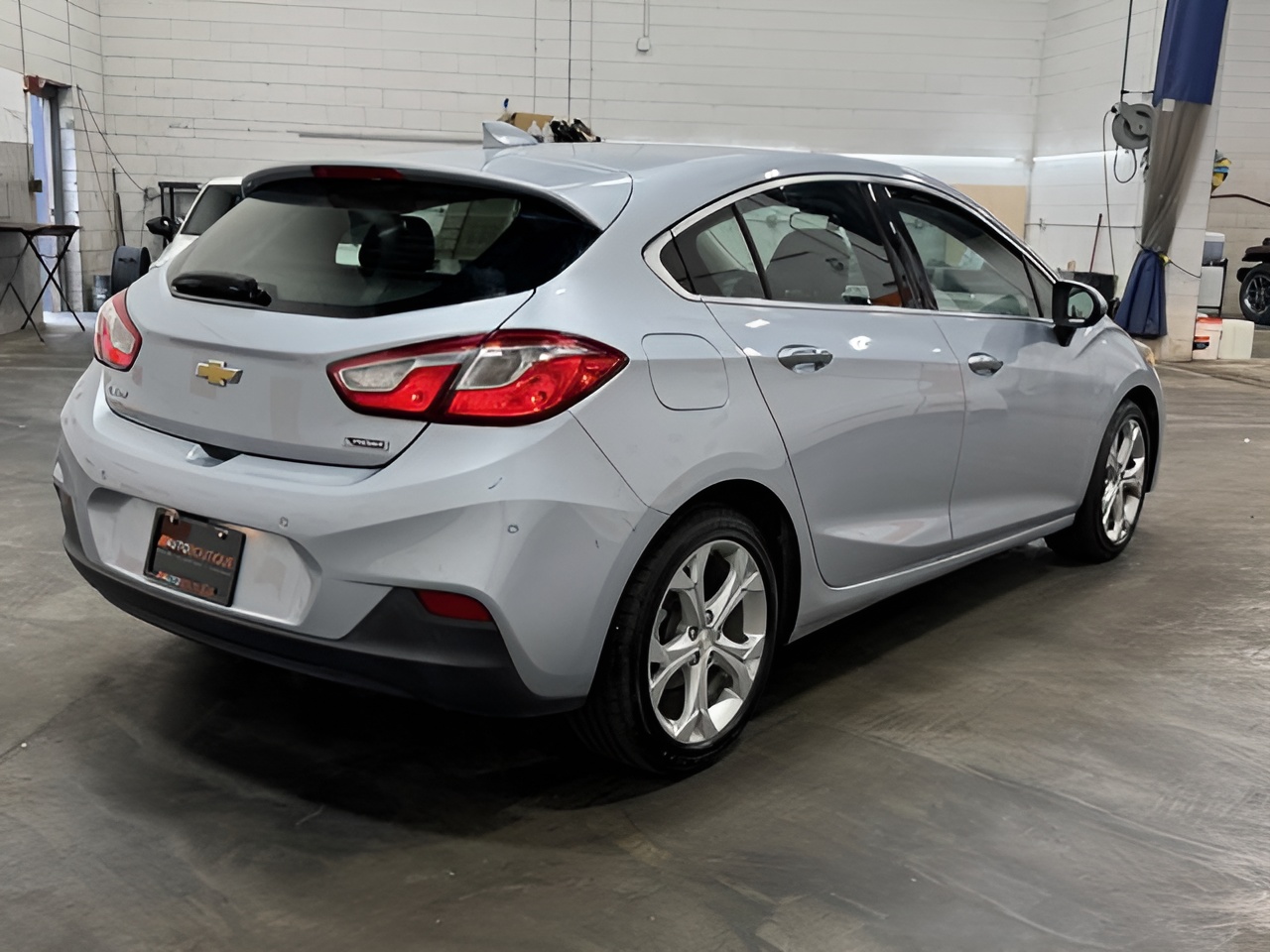 Vehicle image 33 of 36