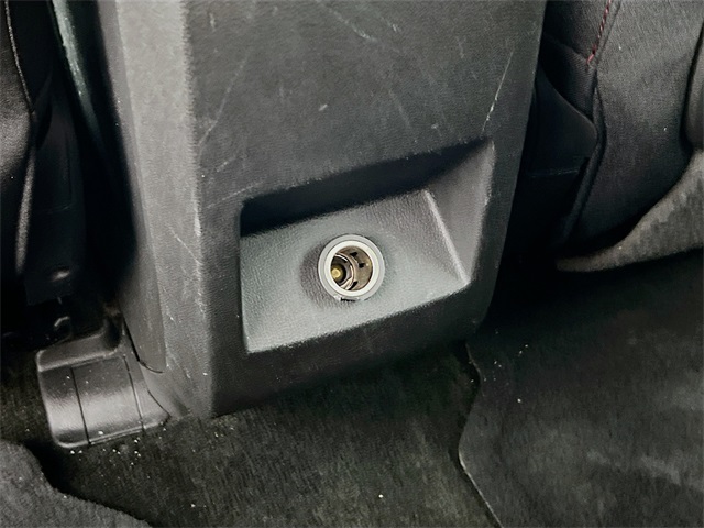 Vehicle image 31 of 37