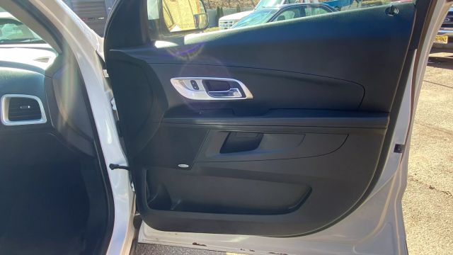 Vehicle image 28 of 32