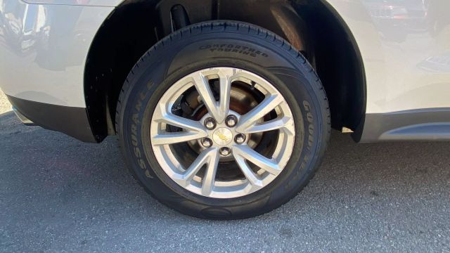 Vehicle image 26 of 32