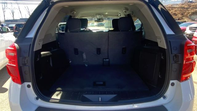 Vehicle image 9 of 32