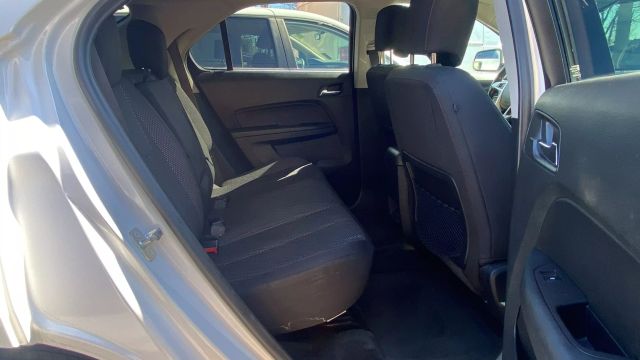Vehicle image 27 of 32