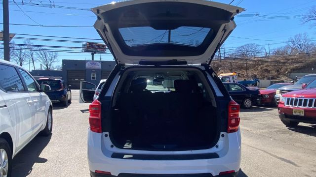 Vehicle image 8 of 32