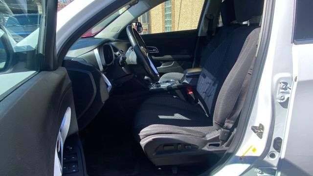 Vehicle image 24 of 32