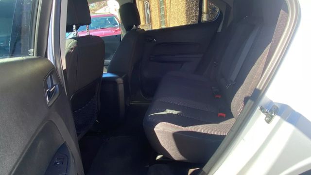 Vehicle image 25 of 32