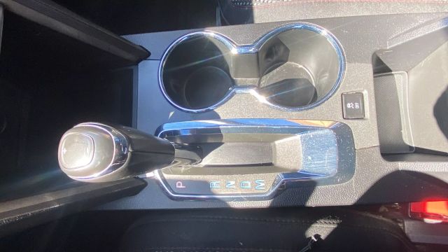 Vehicle image 17 of 32