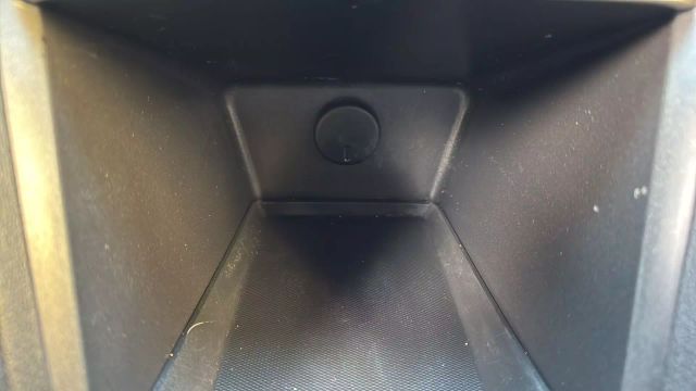 Vehicle image 20 of 34