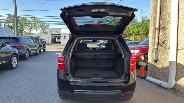 Vehicle image 28 of 34