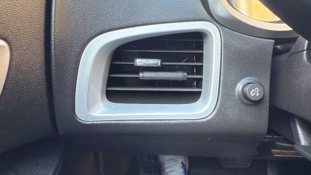 Vehicle image 15 of 34