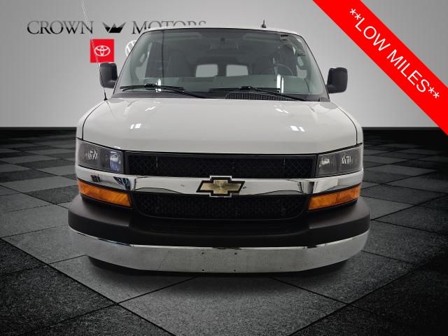 2017 Chevrolet Express LT Image 2 of 35