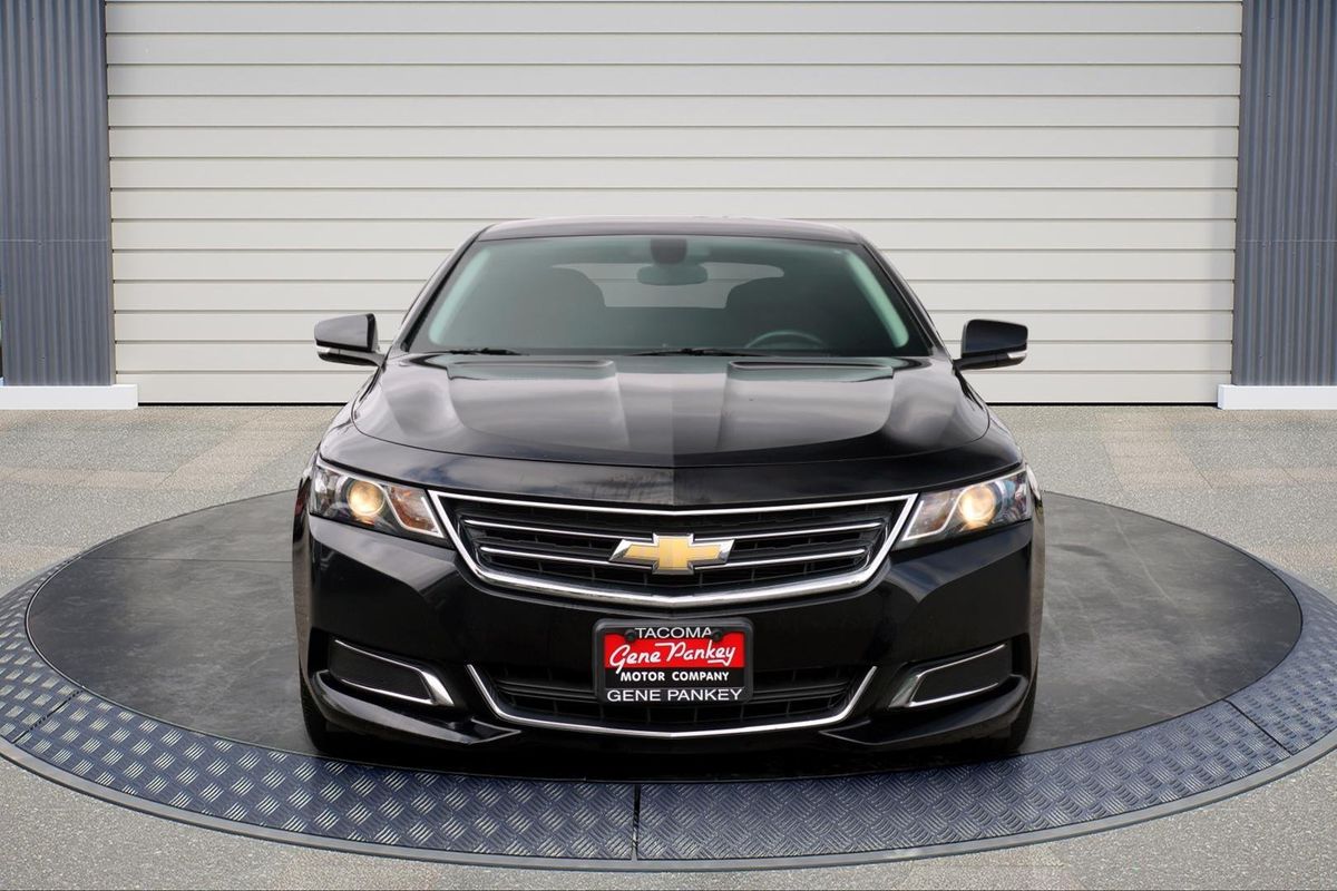 2017 Chevrolet Impala LT Image 2 of 25