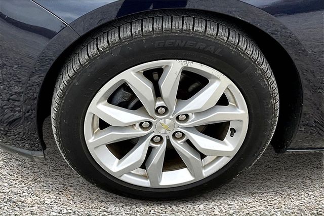 2017 Chevrolet Impala LT Image 6 of 31