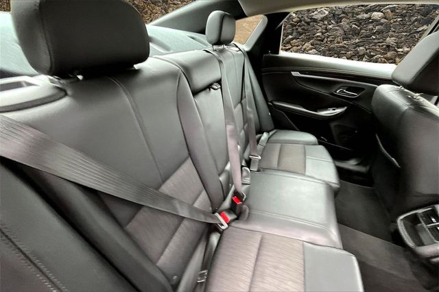 2017 Chevrolet Impala LT Image 8 of 31