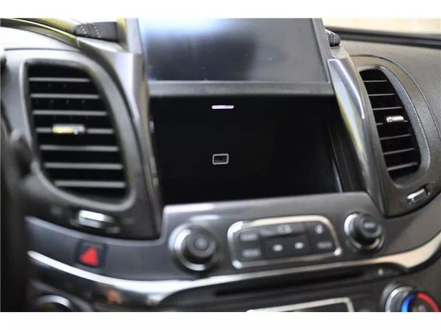 Vehicle image 33 of 34