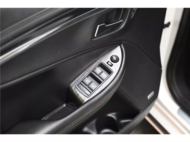 Vehicle image 21 of 34