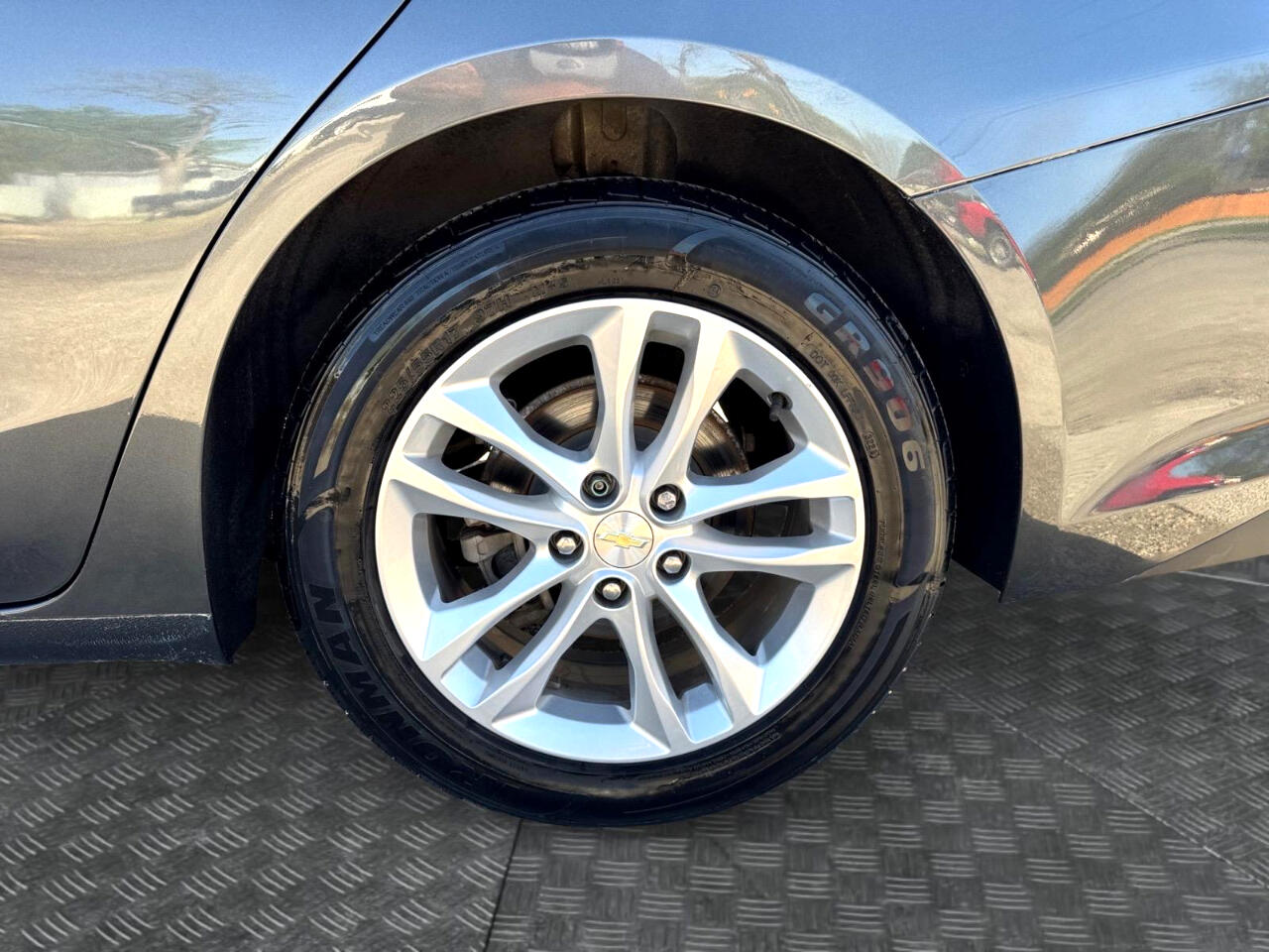 Vehicle image 15 of 27