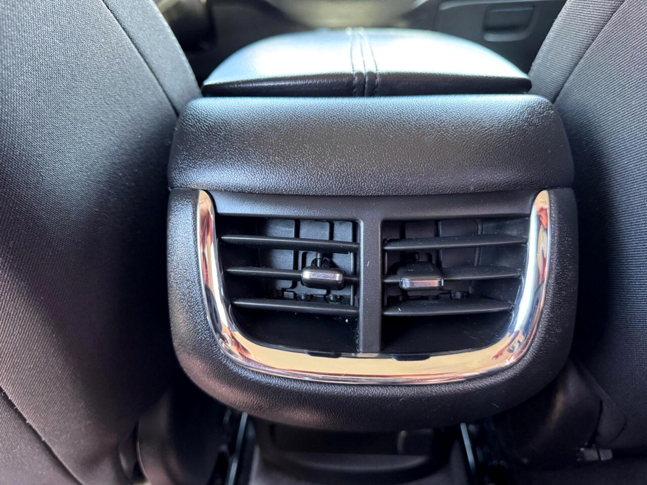 Vehicle image 25 of 27