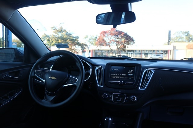 2017 Chevrolet Malibu LT Image 13 of 16