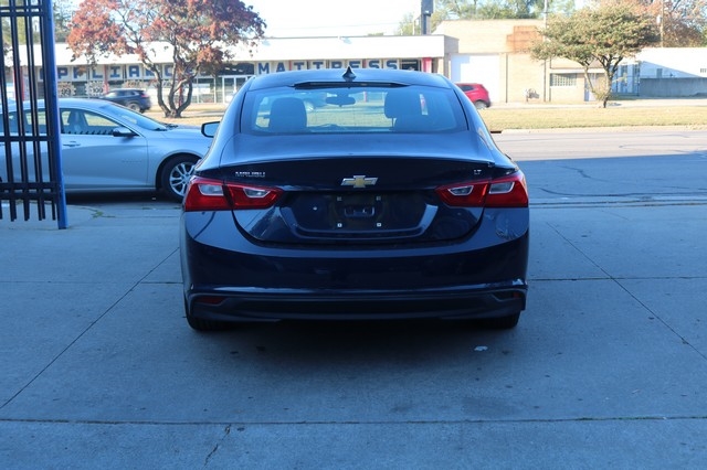 2017 Chevrolet Malibu LT Image 4 of 16