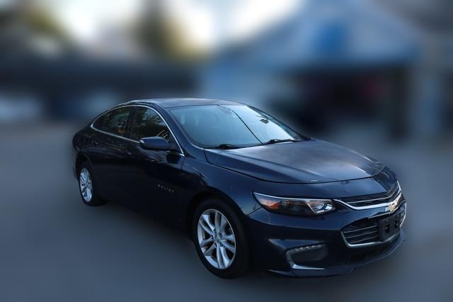 2017 Chevrolet Malibu LT Image 2 of 16