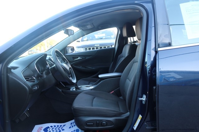 2017 Chevrolet Malibu LT Image 11 of 16