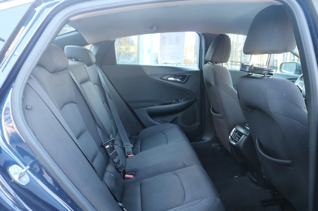 2017 Chevrolet Malibu LT Image 8 of 16