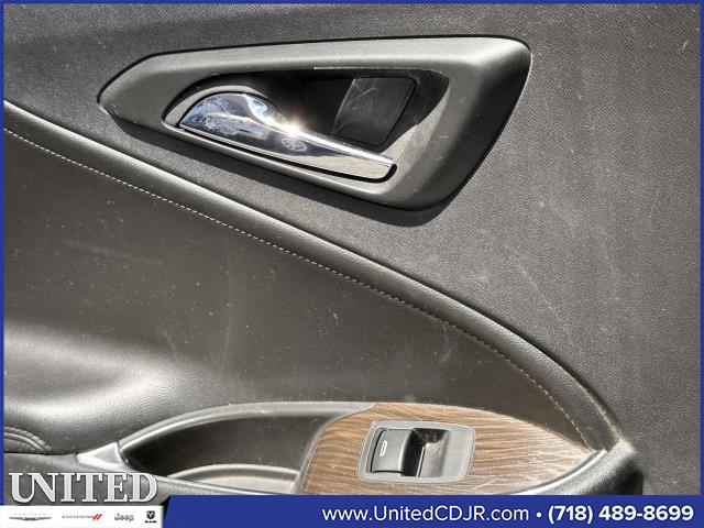 Vehicle image 21 of 30