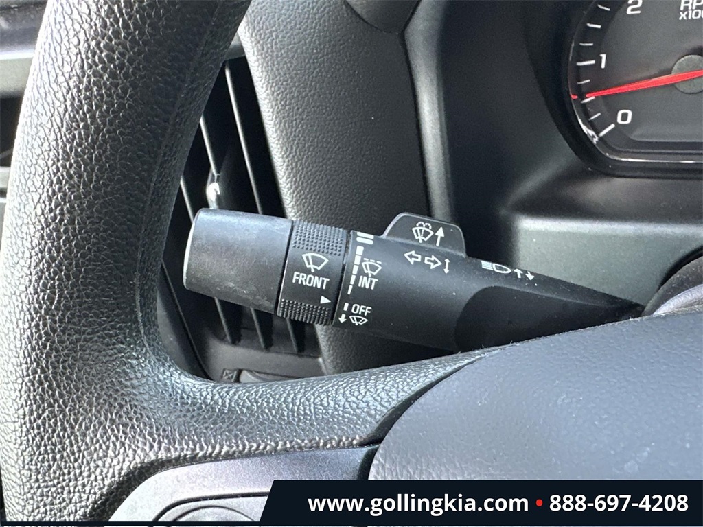 2017 Chevrolet Silverado 1500 Custom Image 13 of 30